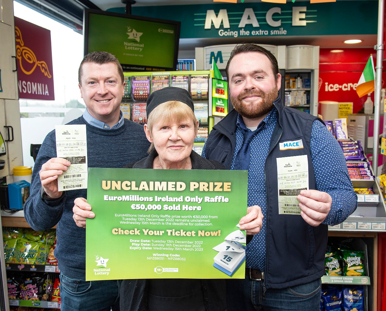 Free Pic No Repro Fee 13 03 2023Sheila O'Driscoll,  Fergus O’Hare  store manager  and Martin DrummeyNational Lottery  O’Hare’s Mace, Turners Cross, Cork.Photography By Gerard McCarthy / Mac Innes Photography .