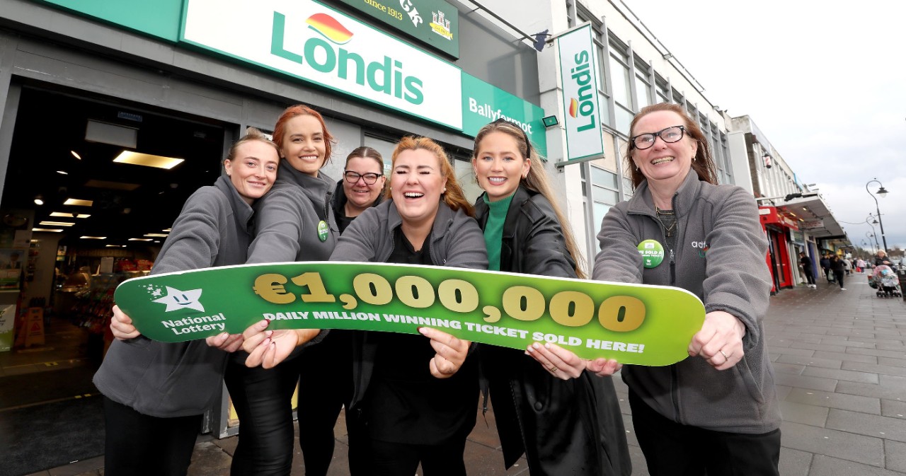 NO REPRO FEE: 10th January 2023. Londis Ballyfermot Road, Dublin sold the latest National Lottery Daily Millions ticket which scooped one lucky shopper a cool million Euro. Store manager, Louise Bhai (2nd from left) pictured here with staff Michacla McDonagh, Susanna Oâ  Toole, Jessica Ennis, Sarah Ruane from the National Lottery and Sandra Carrick at the shop celebrated the win as the news circulated this morning.  Pic: Mac Innes Photography
