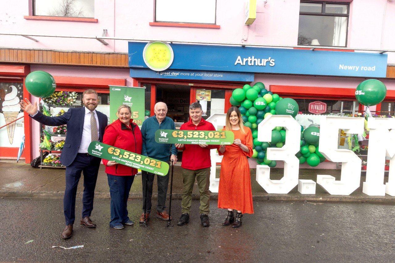 NO REPRO FEE: 16th February 2024. Arthur’s XL store on the Newry Road in Dundalk, Co. Louth were delighted to be celebrating a huge Lotto win for their store after they sold the winning €3,523,021 jackpot ticket for Wednesday’s (14th February) draw. 
Simon Reenan, Area Manager, National Lottery (left) pictured with Storeowners Brian & Clodagh Duffy store owners with Clodagh’s father Bobby Arthurs (retired) and Sarah Orr, from the National Lottery: Arthur Carron, / Mac Innes Photography