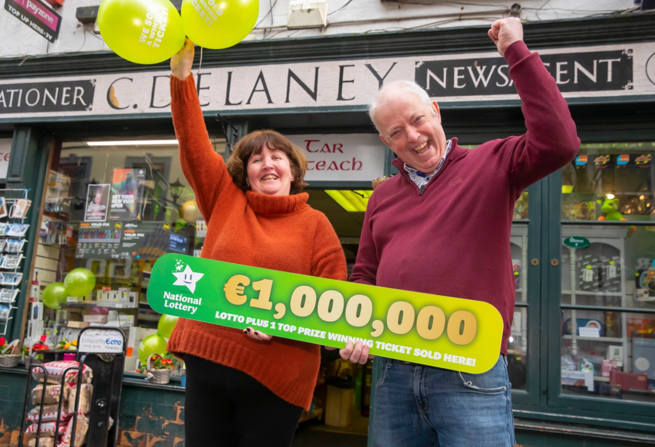 NO REPRO FEE: 7th February 2022. 07/02/2022. National Lottery win at Delaney’s Newsagents, Enniscorthy, Co. Wexford. Pictured are Lauraine Doran and Joe Delaney of Delaney’s Newsagents. Picture: Patrick Browne  / Mac Innes Photography