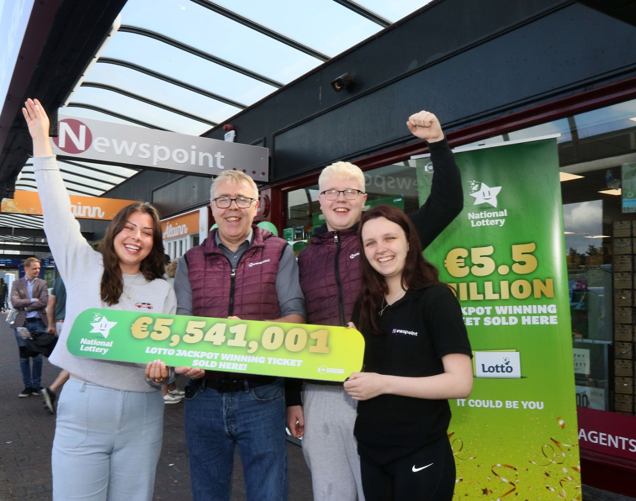 A local store in Galway city has been revealed as the selling location for last Wednesday’s (3rd August) Lotto jackpot winning ticket worth an astonishing €5,541,001. Newspoint newsagent, Unit 25, Galway Shopping Centre, on the Headford Road, sold the winning Marked play with Plus ticket on Wednesday 3rd August. Pictured here celebrating the news at the shop are: Ciara Kilmartin, Billy and Liam Shearer and Leah Purcell. Pic Iain McDonald / Mac Innes Photography