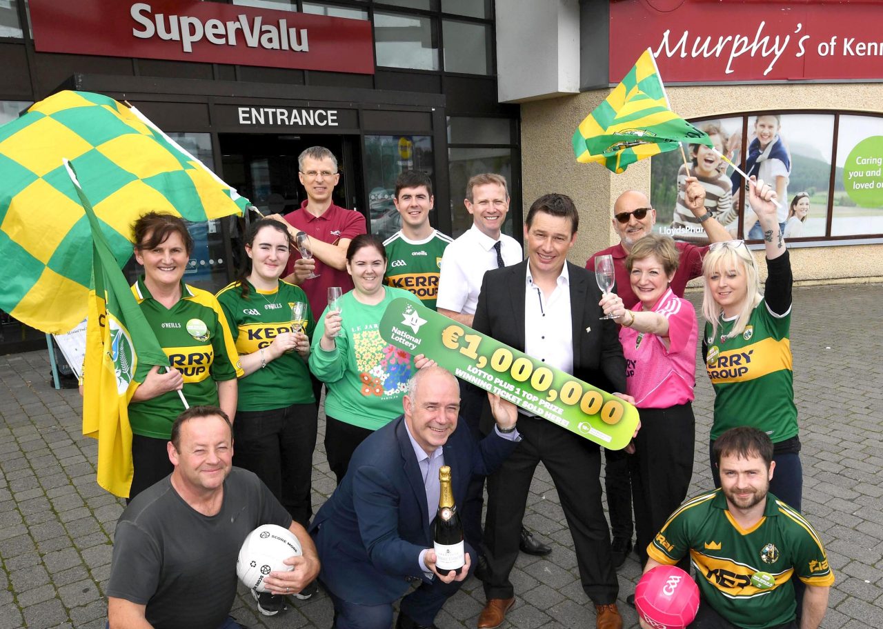 28-7-2023: Store owner Derry Murphy with staff members Dermot Hartigan, Store Manager, Martina O'Sullivan, Mary Jones, Emer Doyle, Catriona Lynch, Cliona O'Sullivan, Adrian Cahalane, Mindaugas Jonaitis, Stuart Crisp and Sean O'Sullivan and Martin Manley, Kerry Rep The National Lottery, celebrate at Murphy's Supervalu Kenmare on Friday after it was announced it sold a €1 million Lotto Plus ticket in Wednesday's National Lottery Draw. 
Photo: Don MacMonagle - Mac Innes Photography