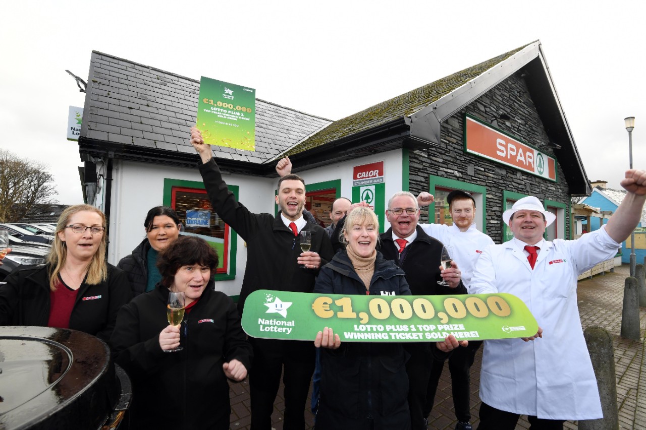 NO REPRO FEE: 13th Jan 2023: Michéal Lynch, Owner, SPAR, Castlegregory, County Kerry celebrates with his staff, Noelle O'Connor, Denise Galvin, Ciara Sheahan, Dara Rohan, Eileen O'Sullivan, Martin Smith, Hilton Clapham and Aidan O'Connor with Martin Manley, National Lottery Area Sales Rep, after selling a €1,000,000 Lotto ticket at his Country Store on Friday.
 Pic: Don Mac Monagle / Mac Innes Photography