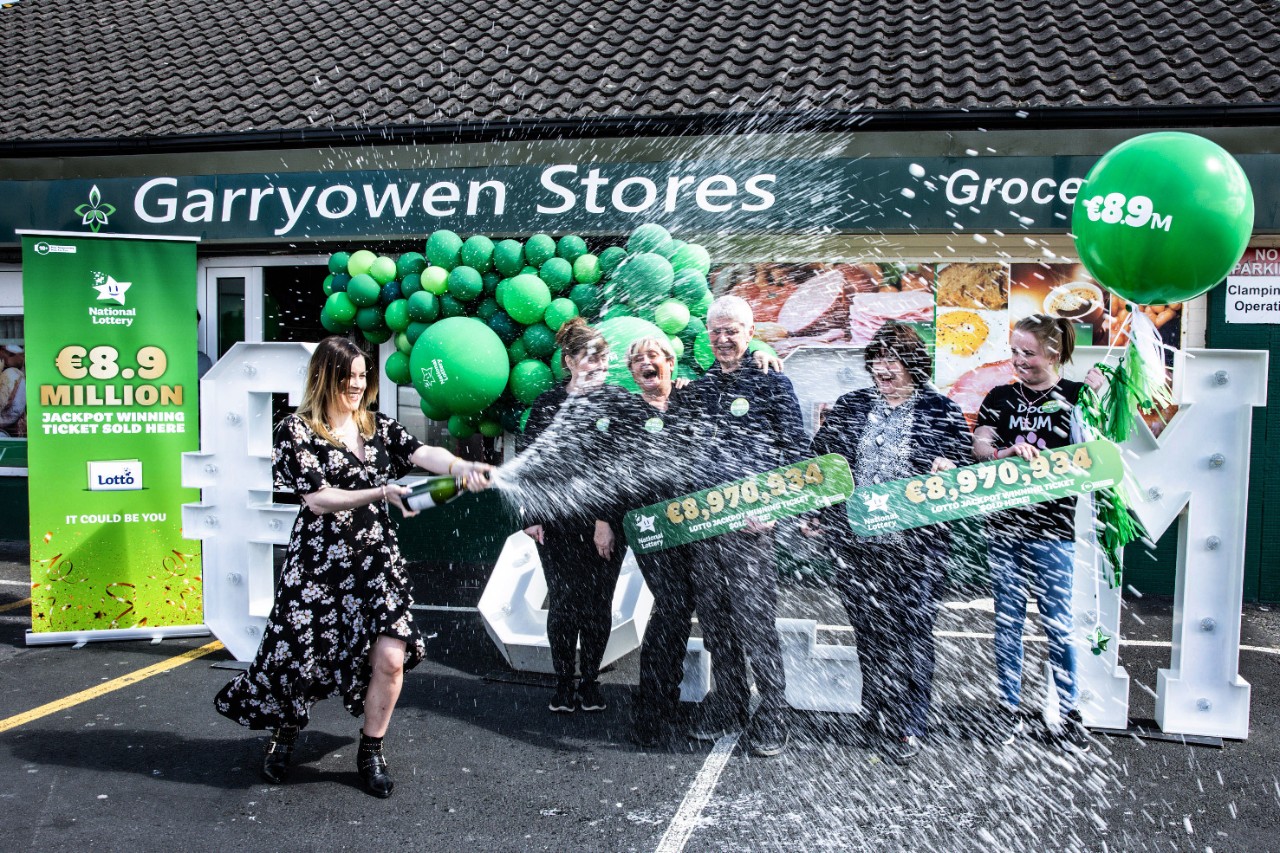 NI REPRO FEE: 23-04-2024 National Lottery 8.9Million Euro winner won Limerick ticket sold by Garryowen Stores, Garryowen, Limerick City, Sarah Orr,  left, National Lottery and Mary Grace, Area Manager, National Lottery pictured with Tom Brosnan, owner Garryowen Stores, Megan Healy, Cora O'Dotherty and Sandra Crowe, Garryowen Stores.  Picture: Mac Innes Photography / Keith Wiseman